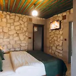 Hotel Nissa Cave *