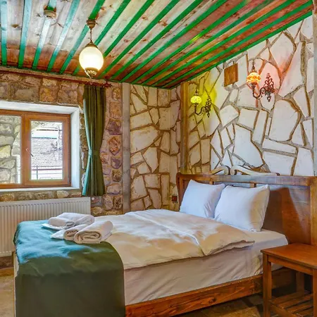 Nissa Cave Szálloda *