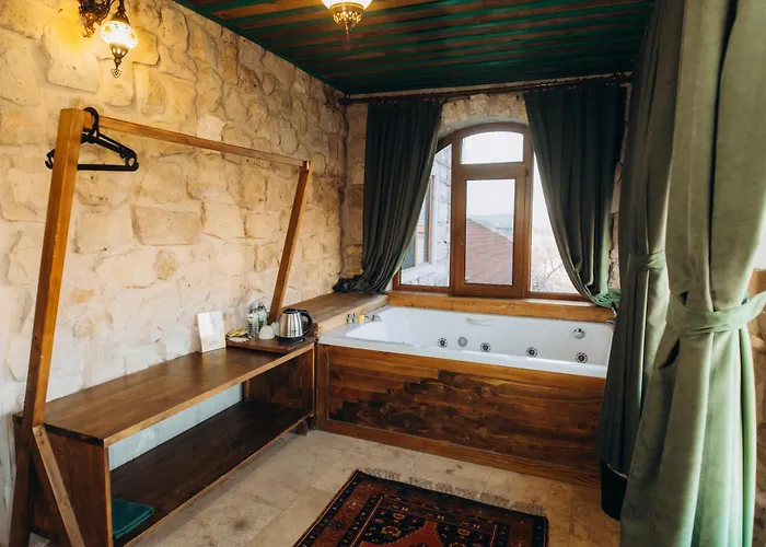 Nissa Cave غوريمِيه